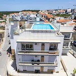 Boutique Living - Rooftop Pool & Sea Views *