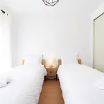 Boutique Living - Rooftop Pool & Sea Views Nazaré