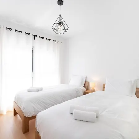 Boutique Living - Rooftop Pool & Sea Views Nazaré