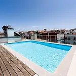 Boutique Living - Rooftop Pool & Sea Views Nazaré