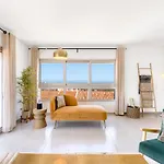 Boutique Living - Rooftop Pool & Sea Views Appartamento