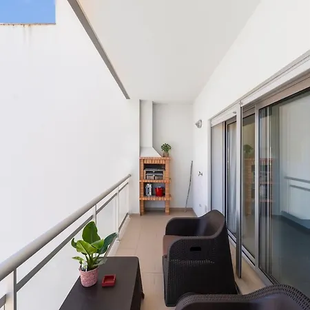 Boutique Living - Rooftop Pool & Sea Views 纳扎雷