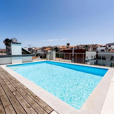 Boutique Living - Rooftop Pool & Sea Views 纳扎雷