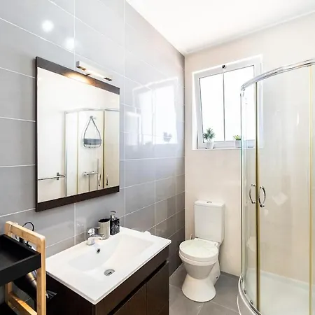 Boutique Living - Rooftop Pool & Sea Views *