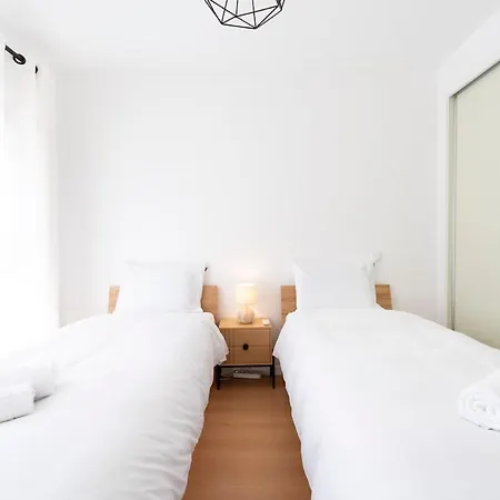 Boutique Living - Rooftop Pool & Sea Views נאזרה
